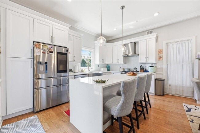 Building Photo - 41 Bentley Ave Unit 1