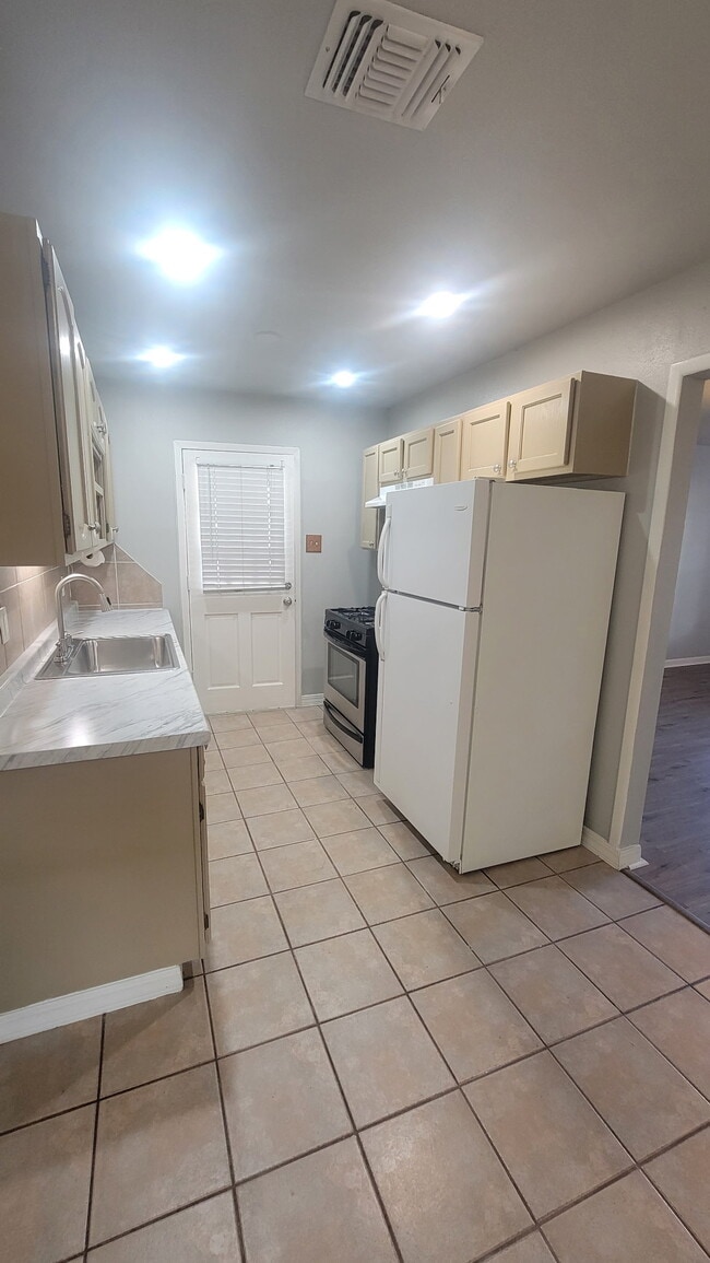 Photo - 6018 Royal Valley St