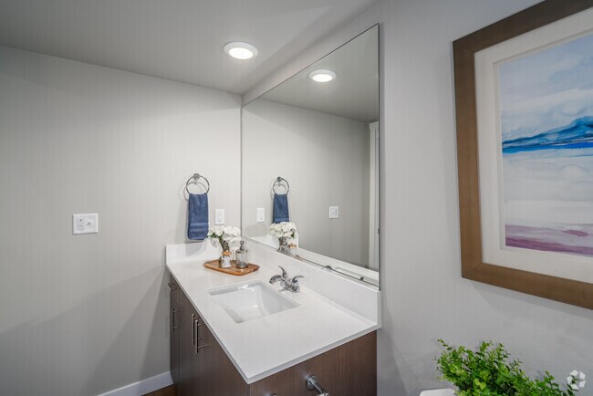 2BR, 2BA - 958SF - Bathroom