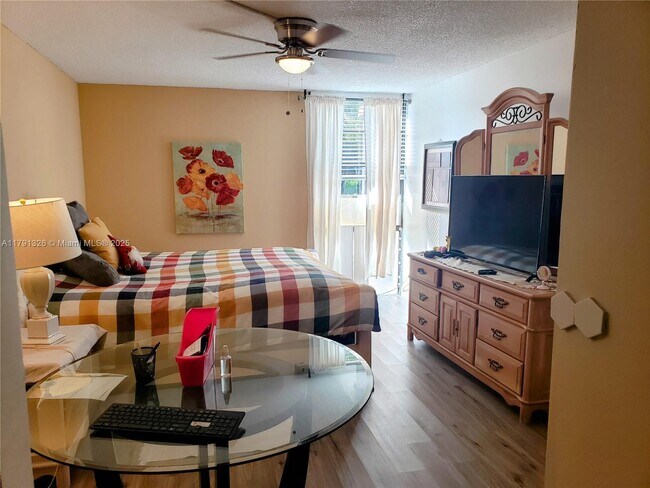 Building Photo - 3101 N Country Club Dr Unit 101 Rental