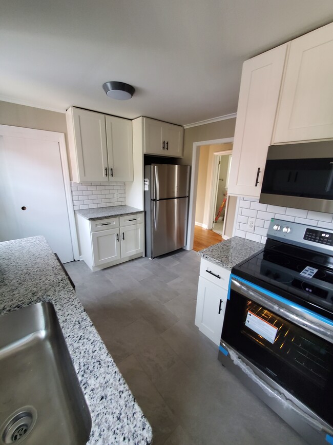 Kitchen - Fully Renovated - 47 Country Club Dr House