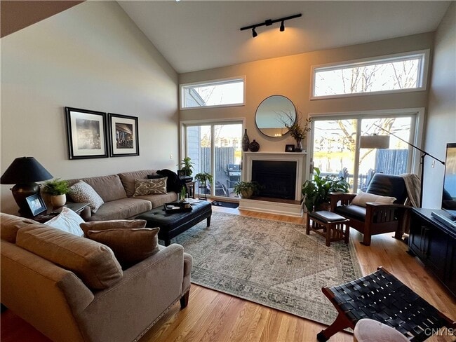 Photo - 191 Summerhaven Dr S