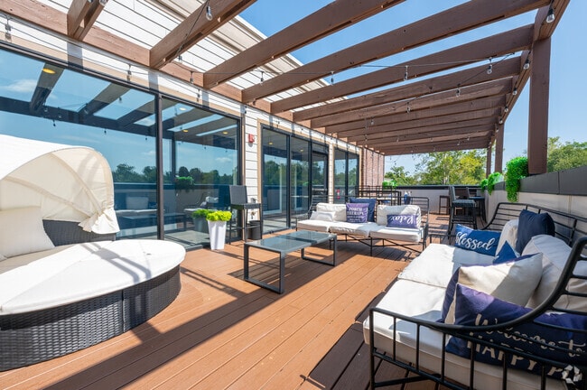 Fourth Floor Sundeck