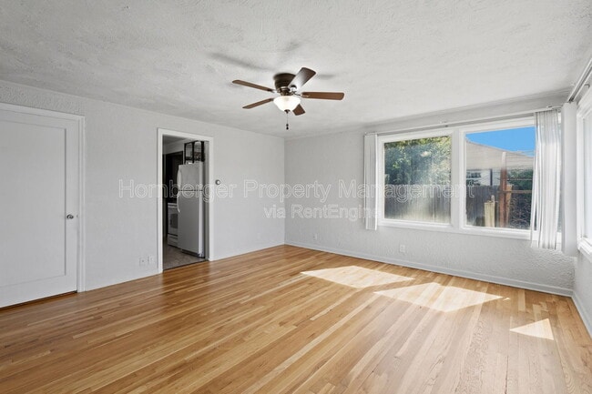 Photo - 112 W Amherst Ct
