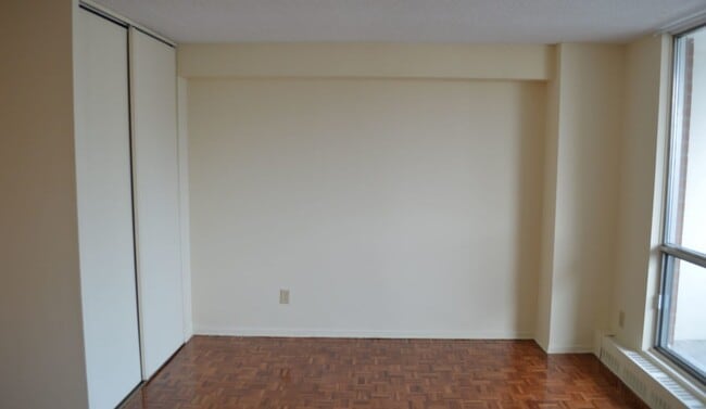 Photo - 555 Sherbourne St