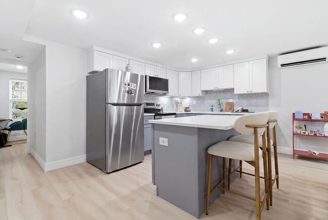 Photo - 461 Pavonia Ave