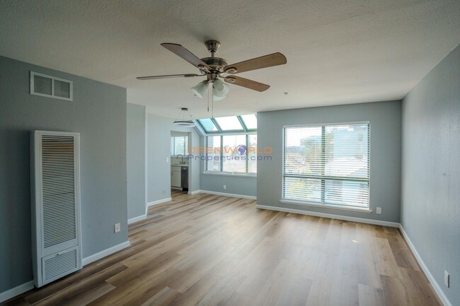 Top Floor Spacious & Updated 2BD/2BA Condo... - Top Floor Spacious & Updated 2BD/2BA Condo...