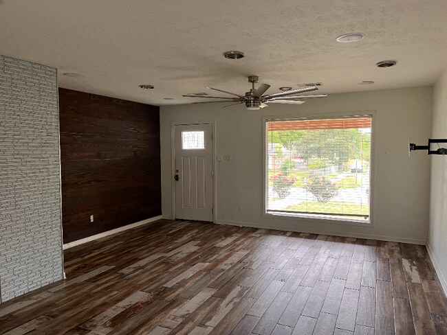 Photo - 1130 Cook Dr