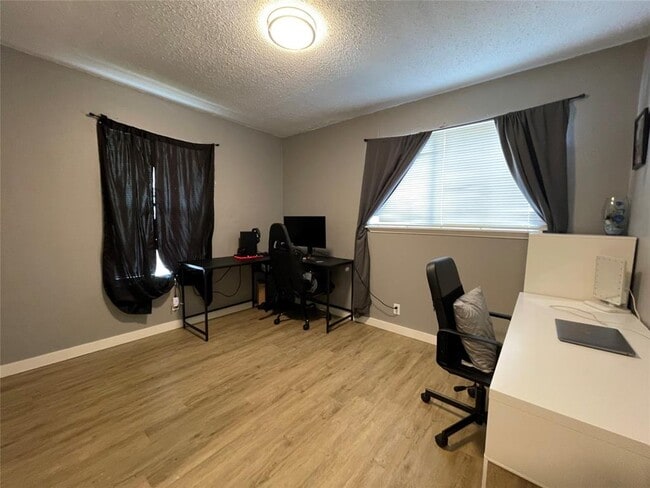 Photo - 2405 Parker Cir