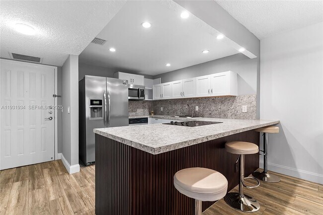 Photo - 400 Leslie Dr Unit 305