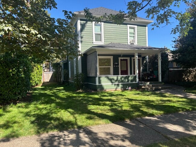 Photo - 651 W 12th Ave