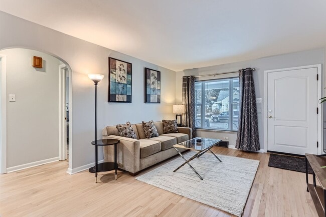 Building Photo - Chic 2 BDR Haven with Private Backyard