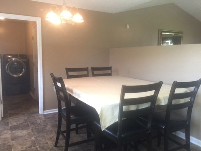 Photo - 928 Poppleton Dr