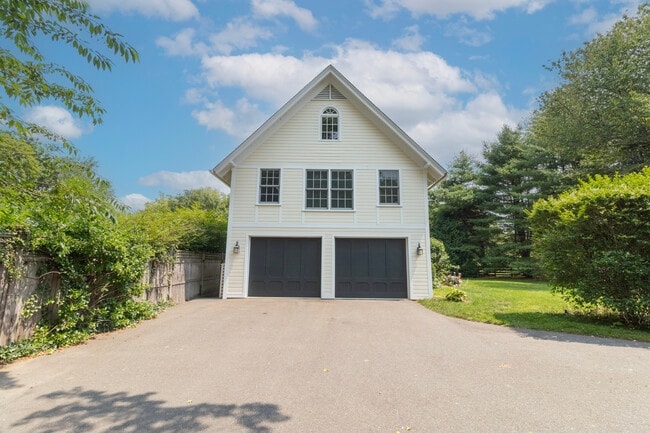 Photo - 200 Whitfield St