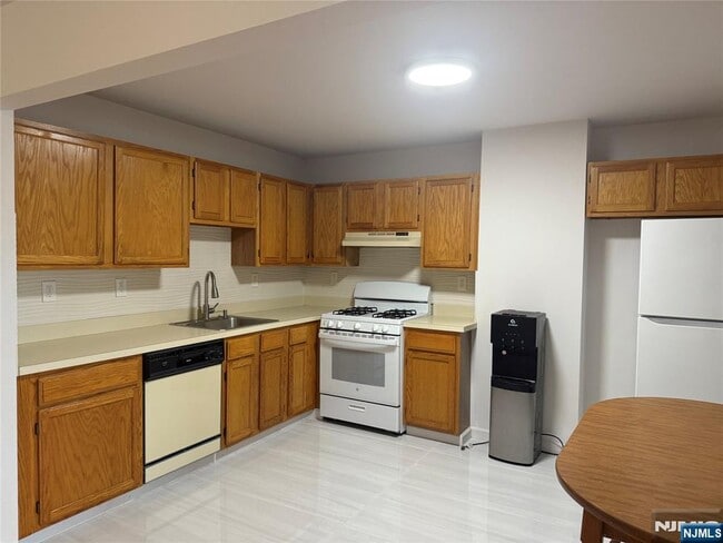 Photo - 7-13-13 Fair Lawn Ave Unidad 1