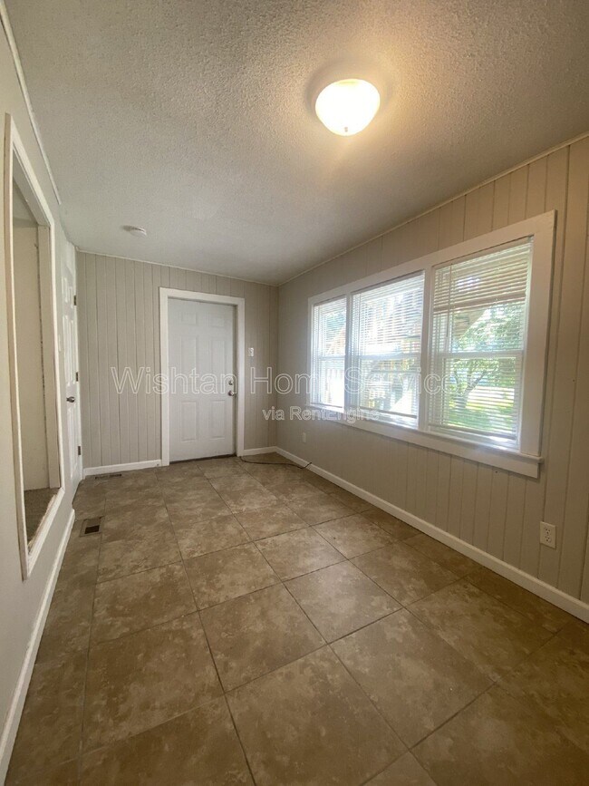 Photo - 617 W Calhoun St Unit A