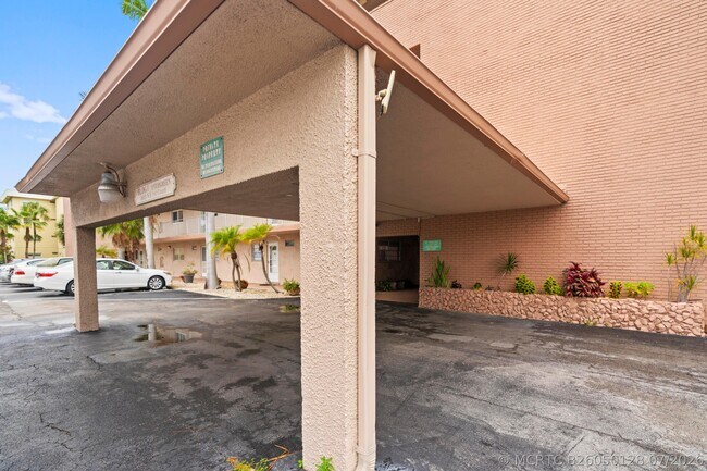 2615 NE 1st Ct Unit 403