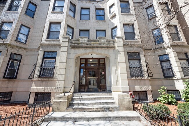 Building Photo - 39 Hemenway St Unit 13 Rental