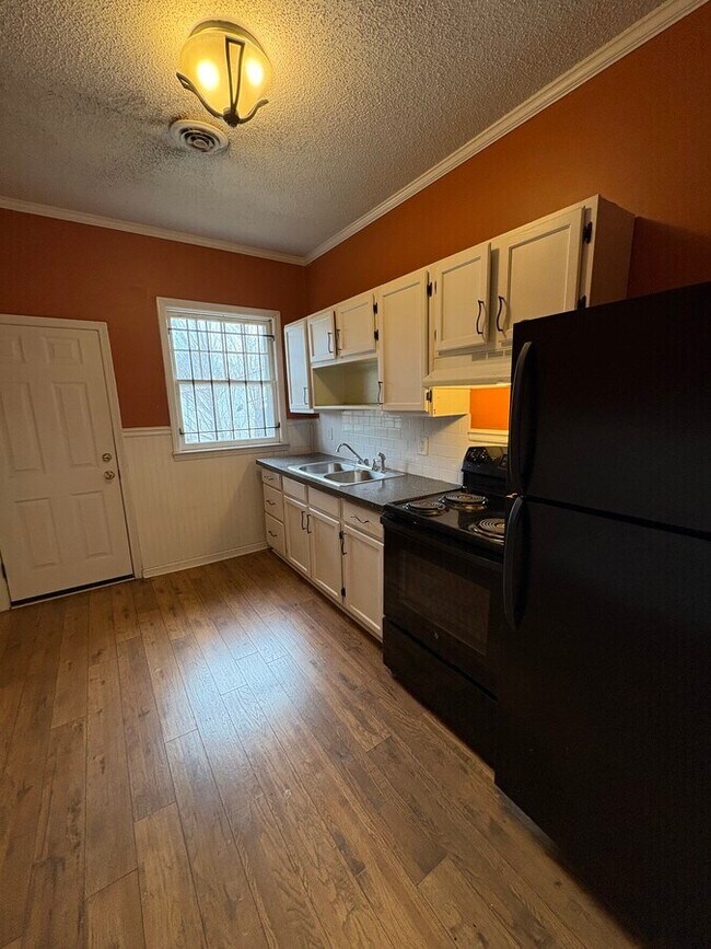 Photo - 664 2nd St NW