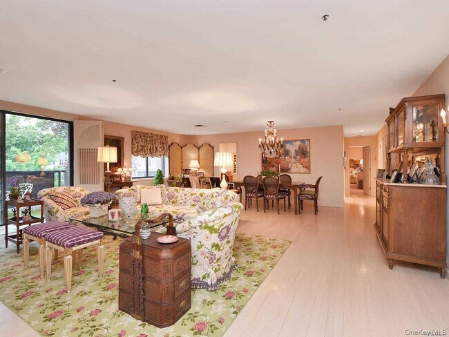 Photo - 123 Middle Neck Rd Unit 304-5