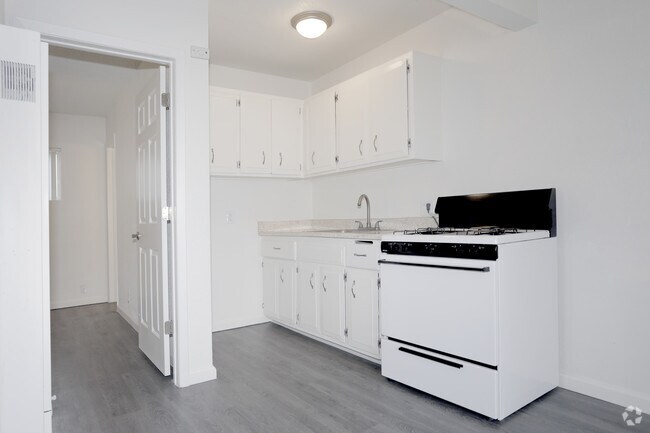 1BR, 1BA - 525 SF