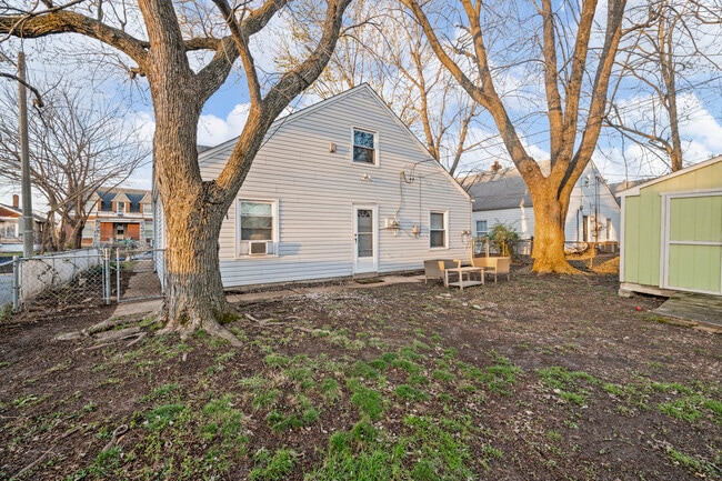 Back of building - 5903 W Park Ave Unit 5903