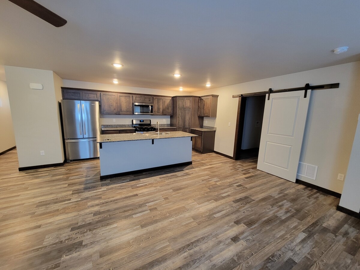 Photo - 605 Halfpipe St