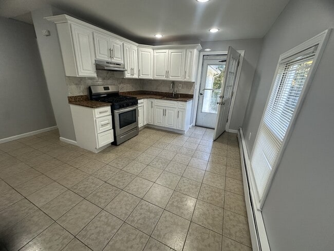 Photo - 128 S Main St