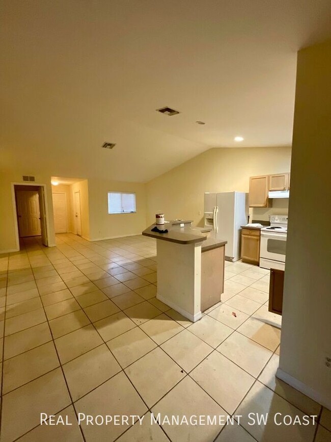 Photo - 127 John Ave S