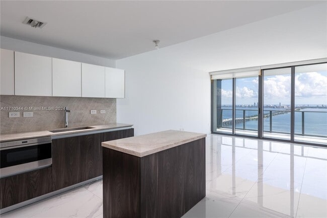 Photo - 3131 NE 7th Ave Unidad 3505