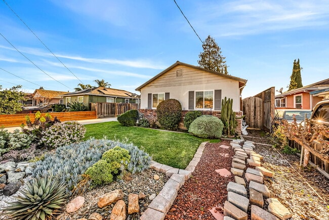 Photo - 2448 Pioneer Ave