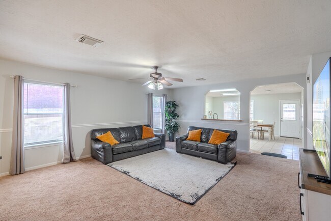 Photo - 914 Parsonfield Ct