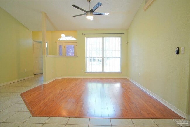 Photo - 5947 Grandview Dr