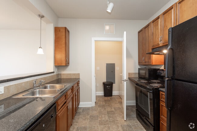 1BR, 1.5BA - 1050SF Unit 21 w/Den - Kitchen