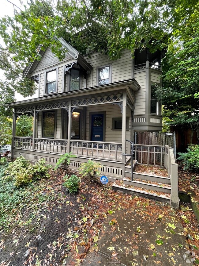 Building Photo - Large Victorian in Goose Hollow-   5 Bedrooms Rental