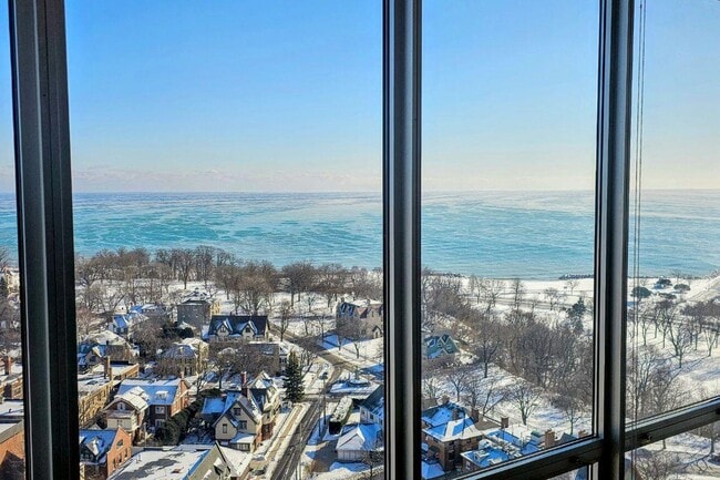 Building Photo - 1918 E Lafayette Pl