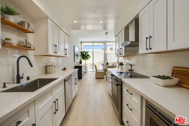 Photo - 11970 Montana Ave Unidad 305