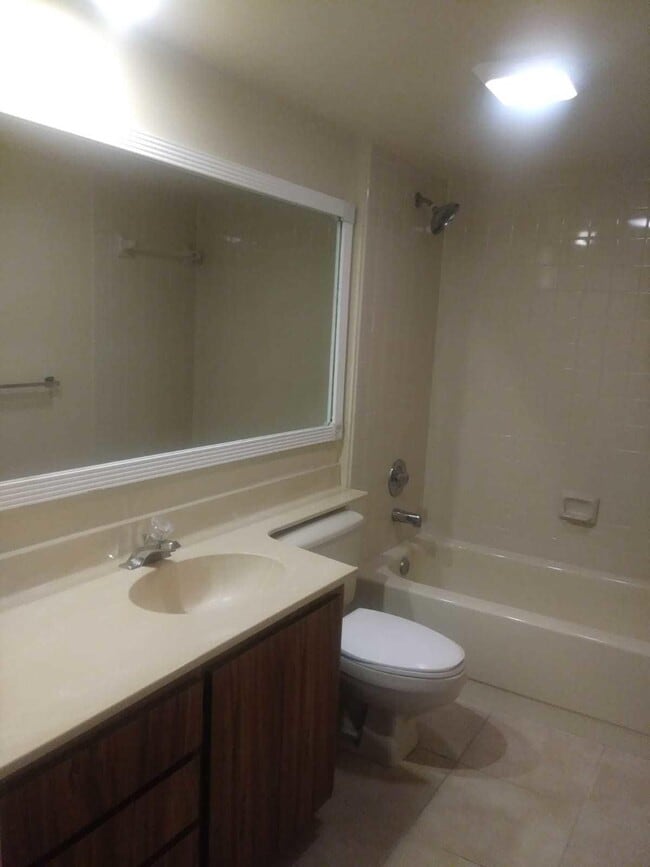 Photo - 3626 Whitehall Dr Unidad 304