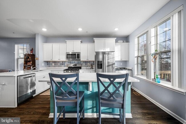 Photo - 352 Dawson Pl