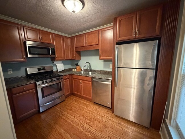 100 Main St Unit Downstairs