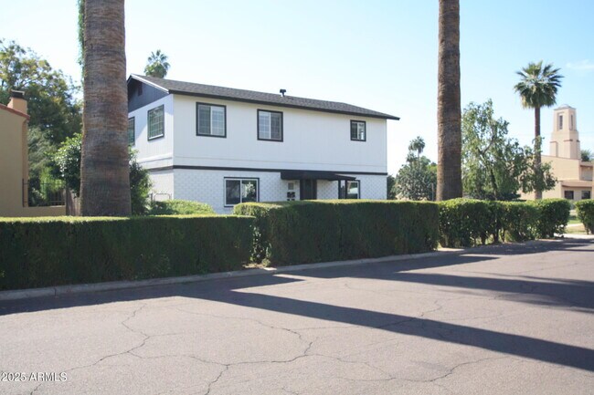 Photo - 1333 E Flower St Unit REAR