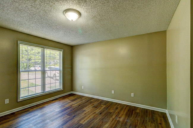 Photo - 800 Requa Rd