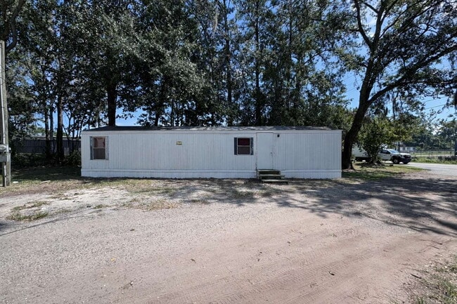 Building Photo - Cozy 2 Bedroom Mobile Home - Northside Community Unit 08