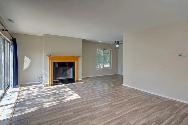 5946 Greenview Rd