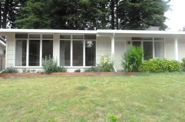 Building Photo - Single Level home in Arcata- Pet Friendly!