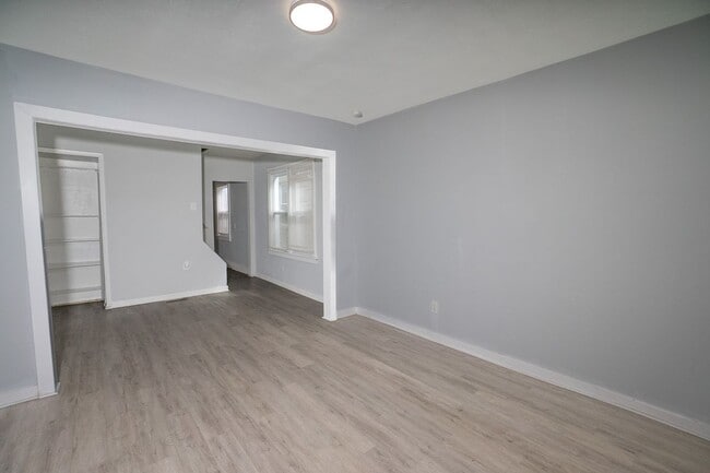 Photo - 6074 Tarnow St