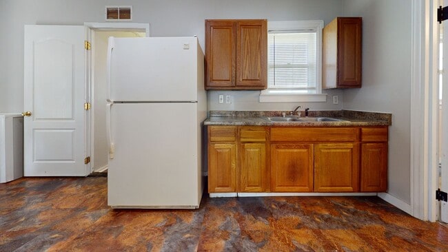 Photo - Charming 2-Bedroom Ranch for Lease in Warren