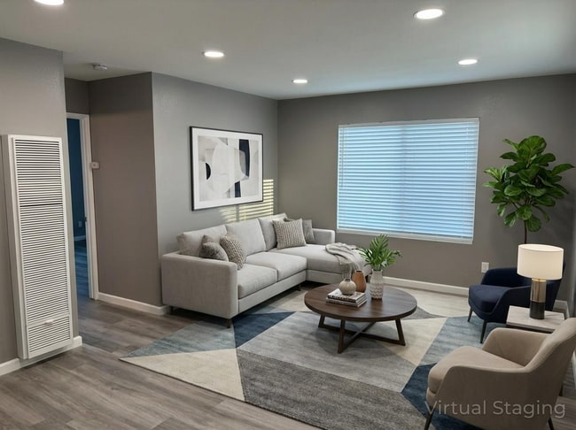 Photo - 16971 Hoskins, 3