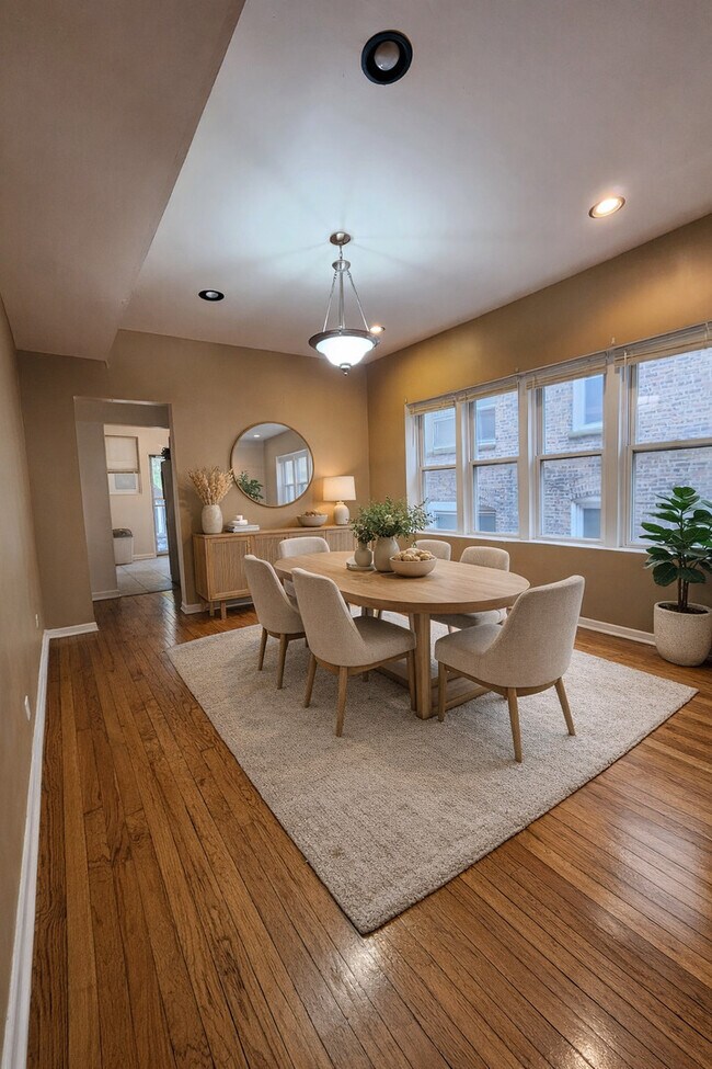 Photo - 7835 S Saginaw Ave Unidad 2