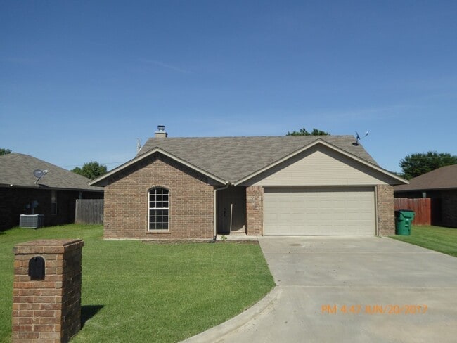 Building Photo - 621 Northwest Granite Avenue